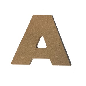 Lettera in legno "A" come decorazione da parete di t.b.t.
