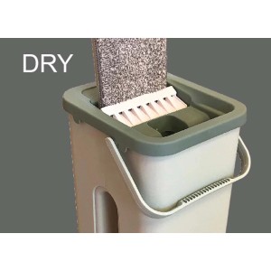 Secchio con strizzatore per un mocio. Ideale per la pulizia.