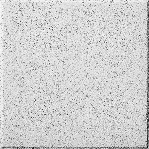 Pavimento per esterni t.b.t., superficie chiara con macchie scure.