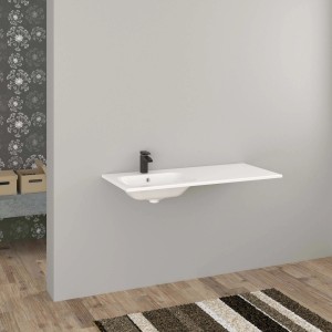 Lavabo bianco t.b.t. con rubinetto nero, montato su parete grigia. Categoria: Lavandini.