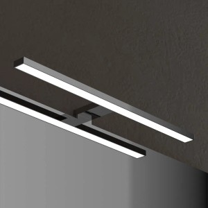 Specchio da parete t.b.t. con illuminazione LED effetto cromo.