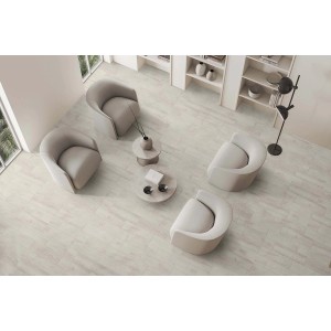 Stanza luminosa con piastrelle per pavimenti t.b.t. e area salotto.