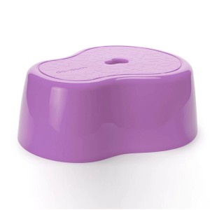 Sgabello a gradino viola t.b.t. per il bagno, ideale come ausilio.