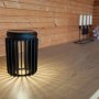 Lampada da tavolo solare nera Lutec Kozy con struttura a griglia per un'illuminazione accogliente del giardino.