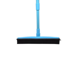 Spazzola per la pulizia blu con setole nere per la pulizia dei pavimenti.
