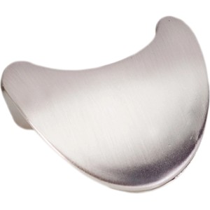 Maniglia per mobili t.b.t. in metallo color argento.