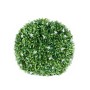 Palla di bosso artificiale con piccoli fiori bianchi per decorazioni da giardino.
