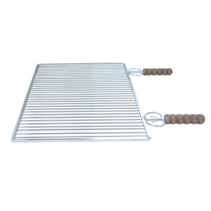 Griglia per barbecue con manici in legno.