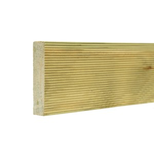 Legno profilato per esterni, superficie scanalata, vista dettaglio.