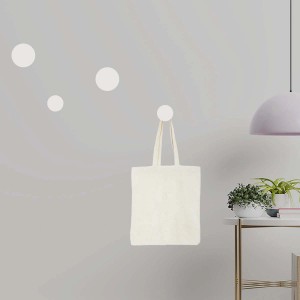 t.b.t. borsa di stoffa su gancio a muro, parte del guardaroba.