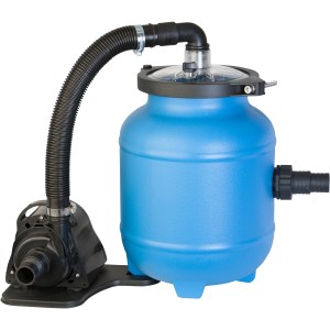 Sistema di filtraggio a sabbia per piscina in legno Gre Lili: Sistema di filtro blu con pompa e tubo nero.