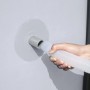 Collegamento di un tubo a un filtro a cartuccia. Il tubo è trasparente e ondulato.