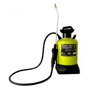 Pompa a pressione verde con tubo nero e lancia a spruzzo.