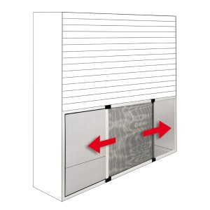 Zanzariera estensibile t.b.t. con frecce rosse che ne indicano il funzionamento.