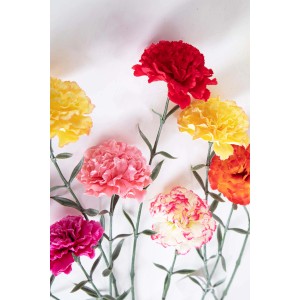 Garofani artificiali multicolore per decorazione, vari colori.