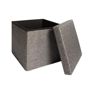 Pouf grigio con coperchio rimovibile.
