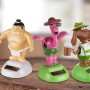 Figure solari decorative: lottatore di sumo, fenicottero con occhiali da sole e cane con boccale di birra.