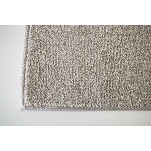 Dettaglio di un tappeto da bagno t.b.t. beige con texture densa.