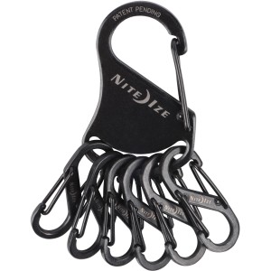 Portachiavi Nite Ize nero con 6 moschettoni per una facile organizzazione delle chiavi.