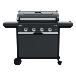 Barbecue a gas nero con quattro bruciatori e ripiani laterali.