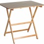 Tavolo da giardino pieghevole con struttura in legno e piano marrone.