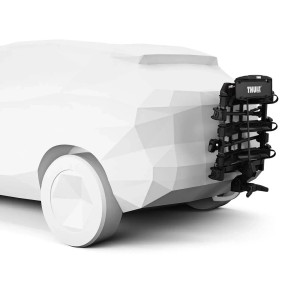 Portabici t.b.t. montato sul gancio di traino di un'auto.