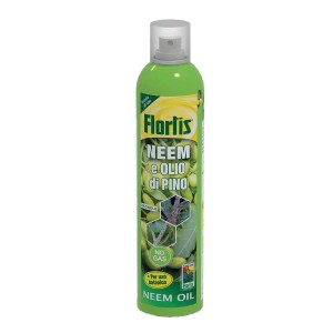Flacone spray verde con olio di neem, antiparassitario biologico.
