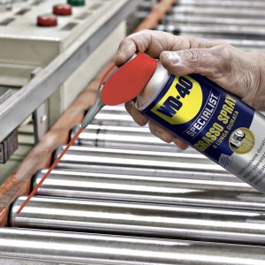 WD-40 Specialist Grasso Spray per lubrificare superfici metalliche.