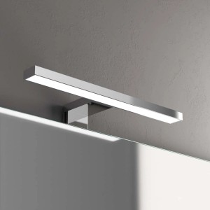 Specchio da parete t.b.t. con illuminazione LED integrata.