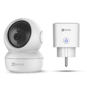 Telecamera di sorveglianza EZVIZ bianca con spina per la videosorveglianza.