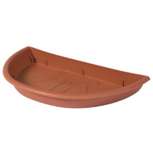Sottovaso semicircolare color terracotta per vasi da fiori.