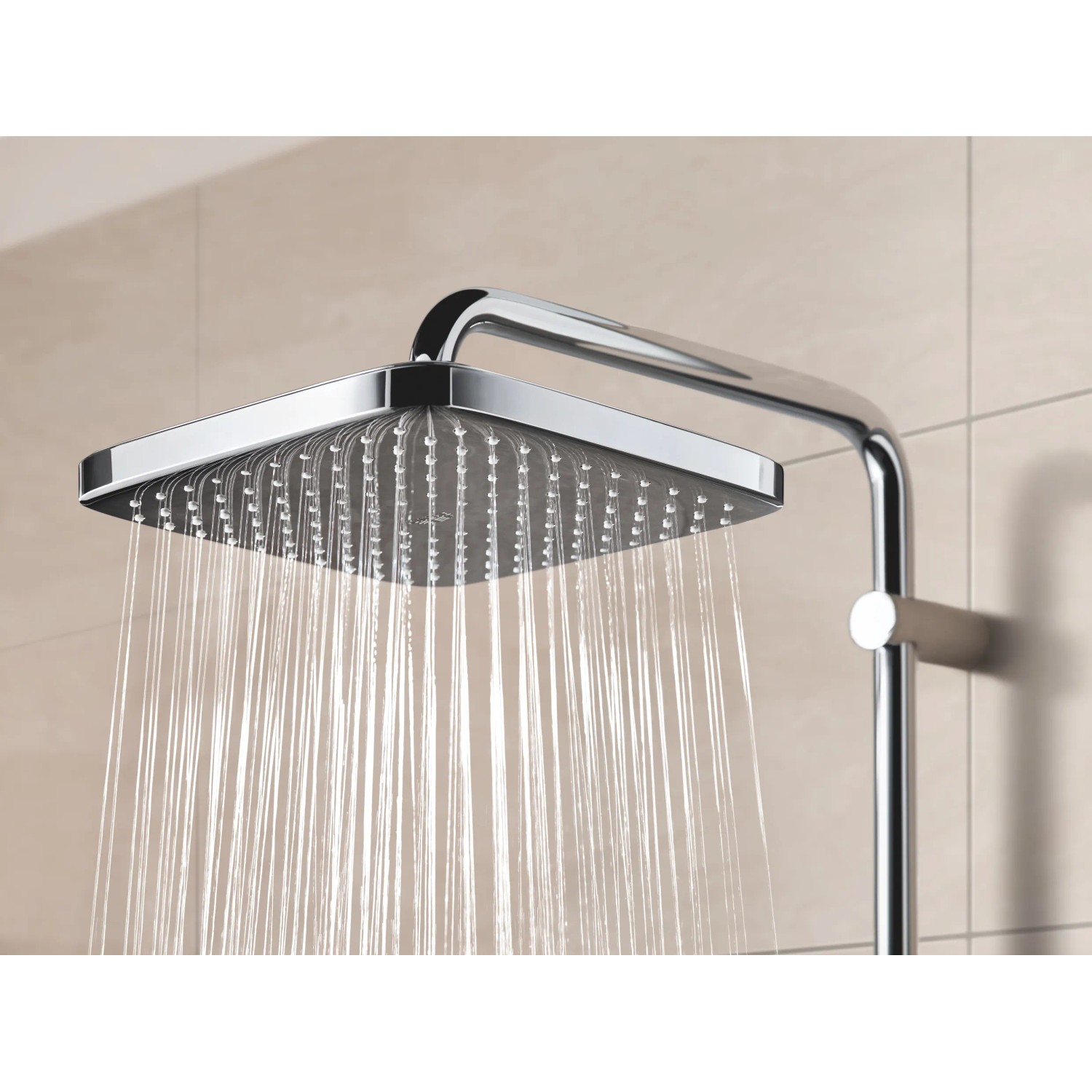 Grohe QuickFix Vitalio Start 250 Cube set doccia con soffione a pioggia in funzione.