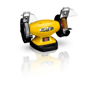 Smerigliatrice da banco gialla con protezioni per lavori di levigatura.