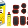 Kit riparazione bici con toppe, colla e attrezzi per la riparazione pneumatici.