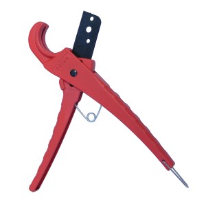 Tagliatubi rosso per tubi multistrato. Utensile per tagliare tubi.