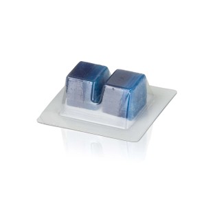 Due cubi blu di flocculante t.b.t. in confezione di plastica.