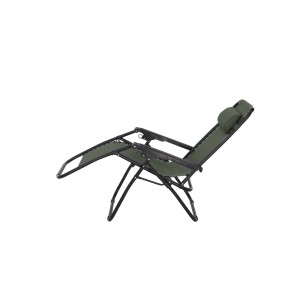 Lettino relax verde con poggiatesta, ideale per giardino e terrazza.