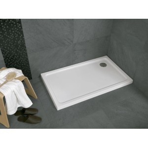 Piatto doccia rettangolare bianco t.b.t. in bagno.