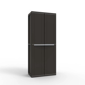 Mobile da balcone t.b.t. marrone scuro con quattro ante e maniglie argentate.