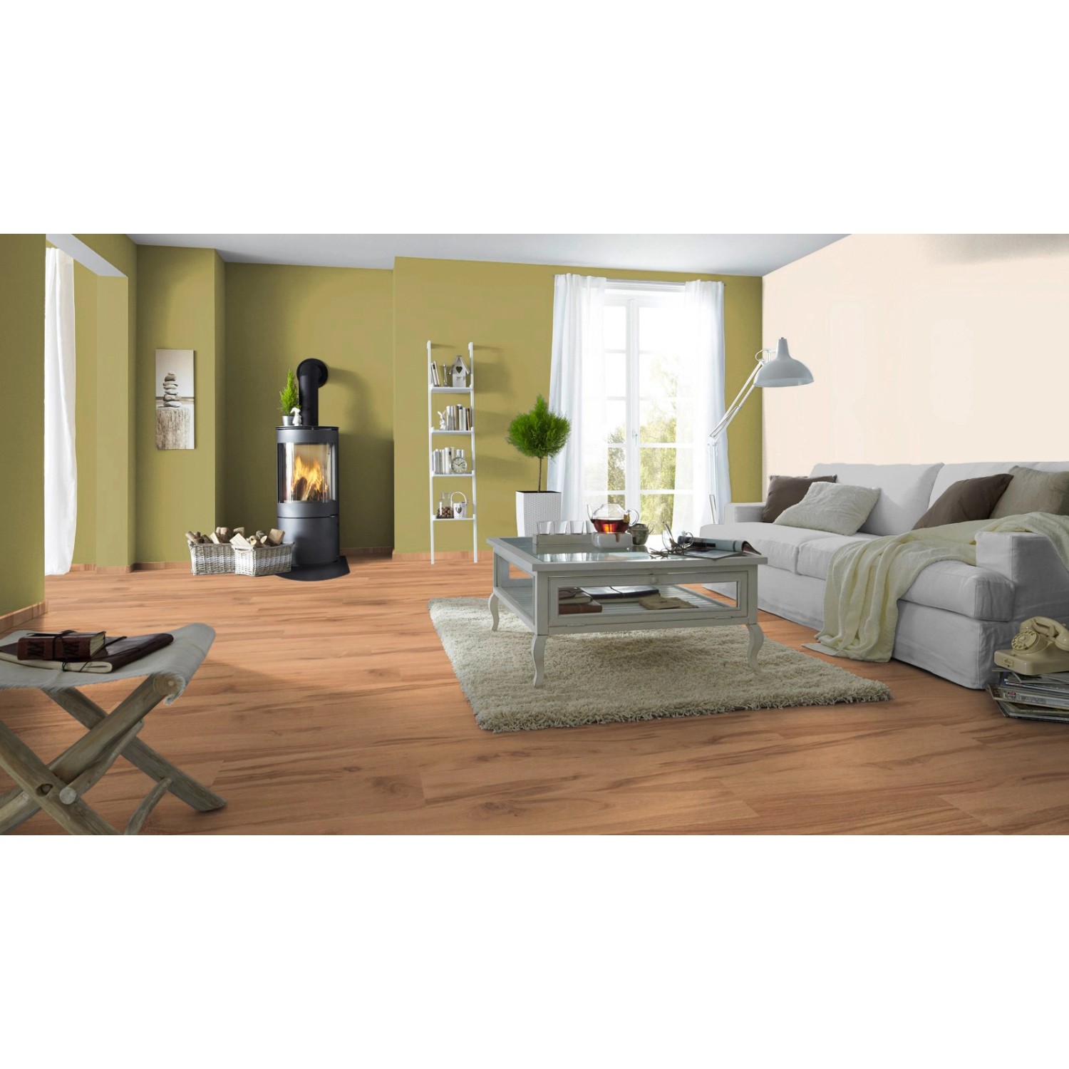 Soggiorno con pavimento in laminato Excellent Rovere Desert 8 mm effetto legno e stufa.