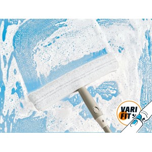 OBI lavavetri Varifit greige pulisce un vetro schiumoso con il suo morbido rivestimento.