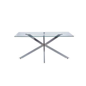 Tavolo da pranzo moderno con piano in vetro e struttura in metallo cromato.