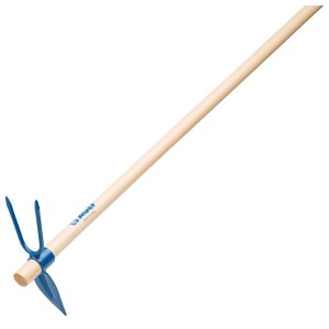 t.b.t. per la lavorazione del terreno con manico in legno e testa in metallo blu.