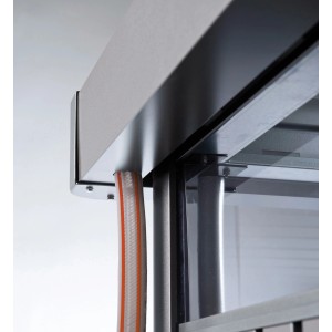 Dettaglio del capanno da giardino Biohort HighLine in grigio quarzo metallizzato, focus su costruzione e materiale.