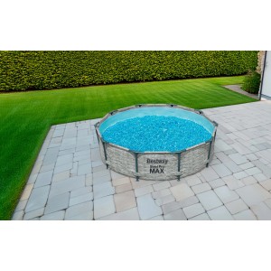 Piscina rotonda Bestway Steel Pro MAX con motivo in pietra in giardino.