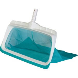 Gre skimmer di fondo per piscina di grande formato con rete blu.