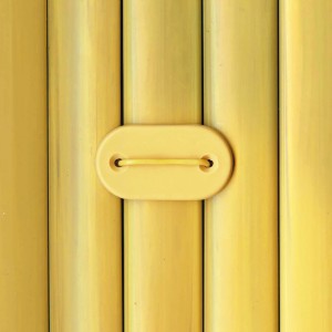 Dettaglio di un paravista t.b.t. giallo con elemento di fissaggio.