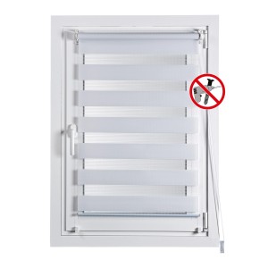 t.b.t. tenda a rullo con strisce bianche e grigie nella finestra.