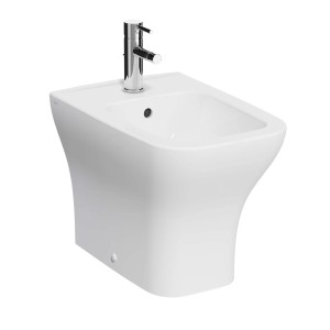 Bidet t.b.t. bianco con rubinetto, vista frontale.