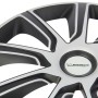Dettaglio di un copriruota t.b.t. argentato con accenti neri e logo Michelin.